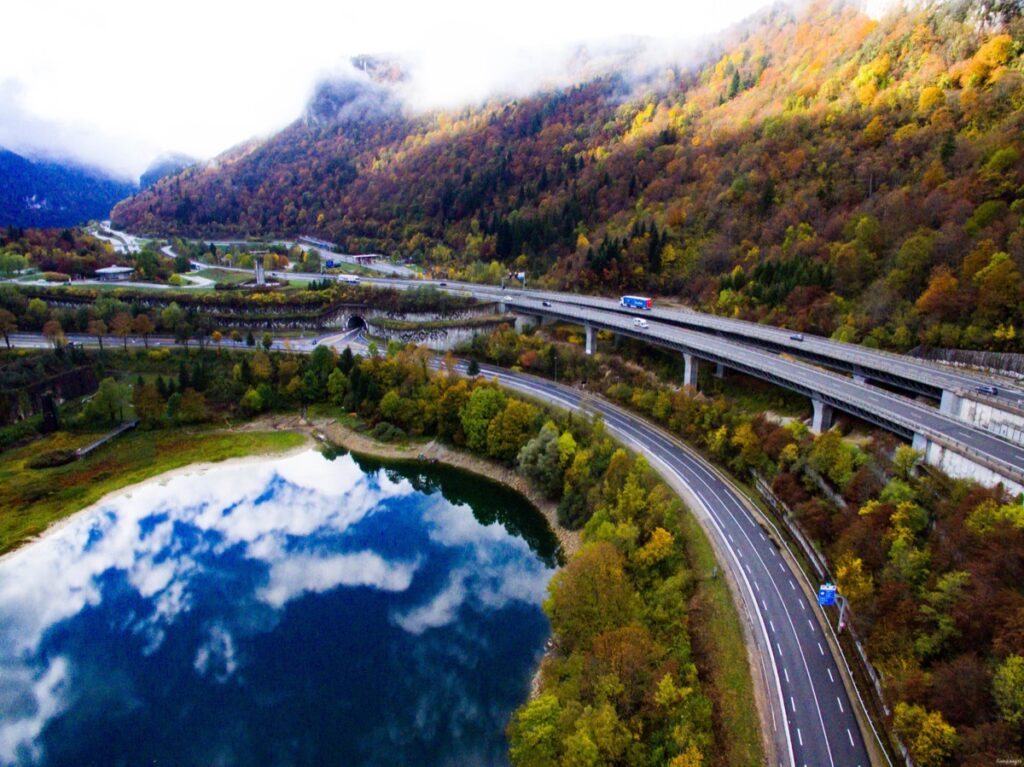 Photographier avec un drone : le lac de Sylans