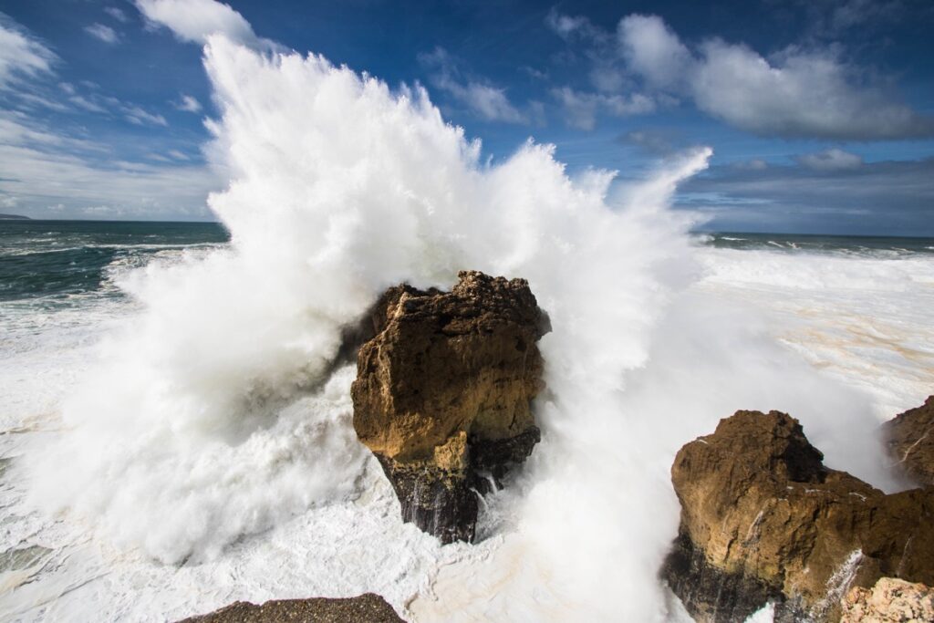 Voir les plus grosses vagues du monde à Nazaré, Portugal