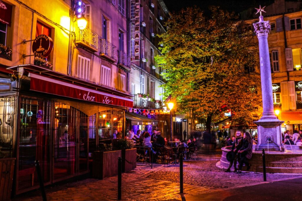 Aix-en-Provence, am säuselnden Wasser entlang