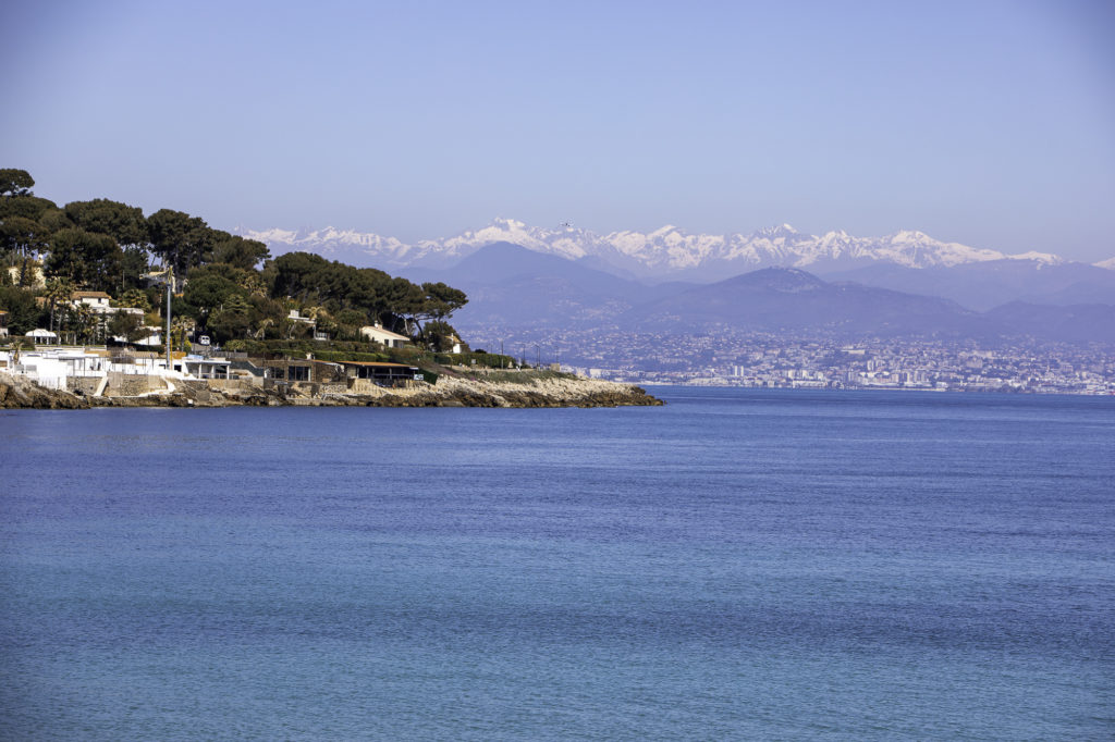 Tour du cap d'Antibes : randonnée sur le sentier du littoral avec une vue incroyable sur le Mercantour 